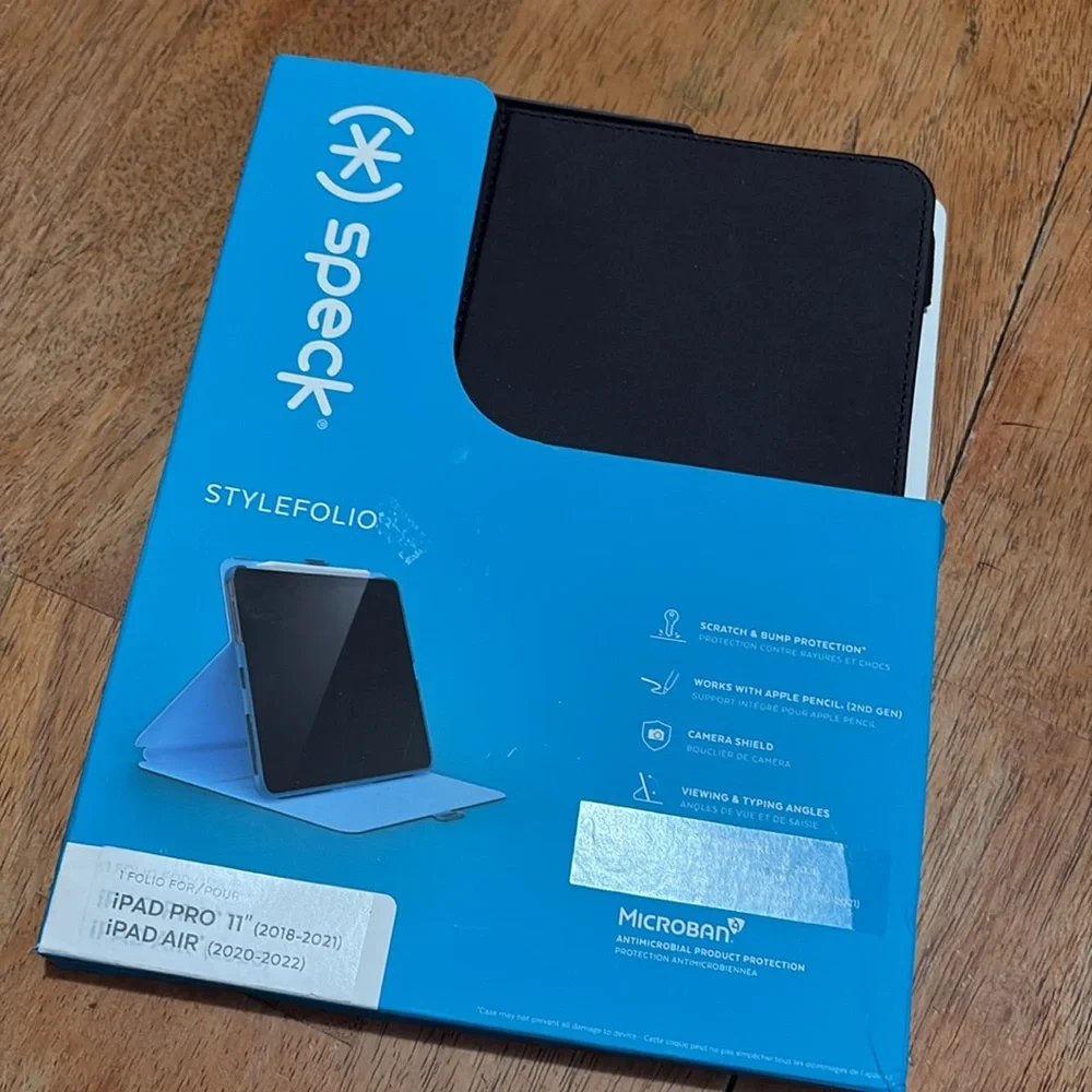 New in box SPECK IPAD CASE iPad Pro 11 or iPad Air